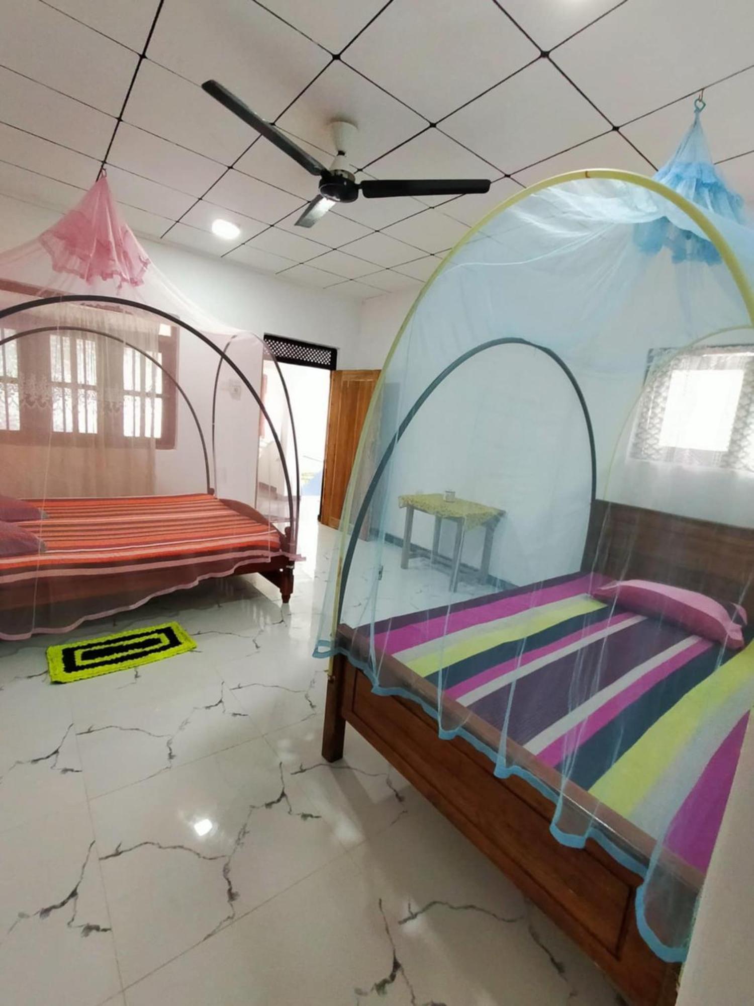 Chandi Gaya Beach Guesthouse تانجالي الغرفة الصورة