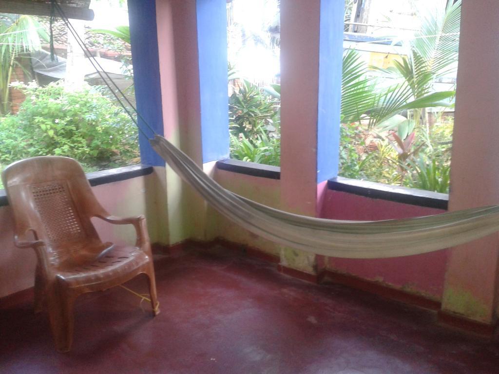 Chandi Gaya Beach Guesthouse تانجالي الغرفة الصورة